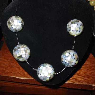 Mother of Pearl spheres2